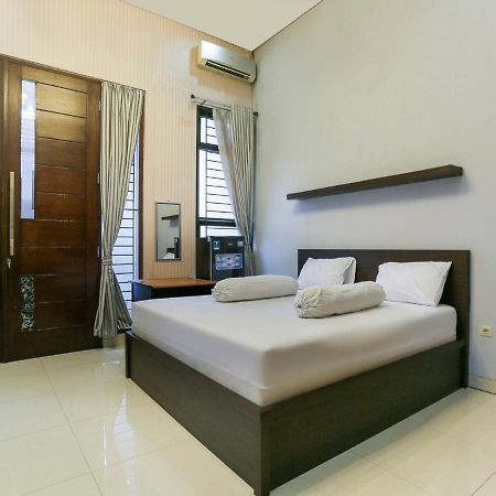 Oyo Life 3520 Indoniaga Palace Тангеранг Екстериор снимка