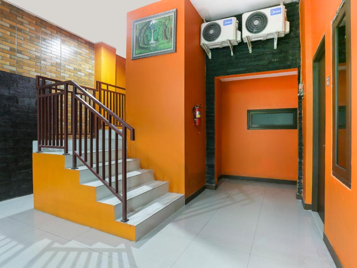 Oyo Life 3520 Indoniaga Palace Тангеранг Екстериор снимка