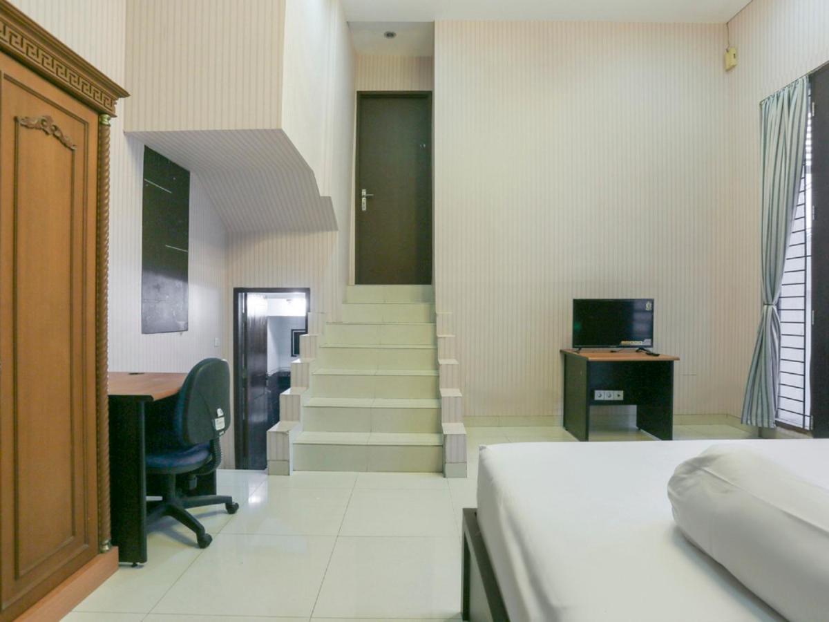 Oyo Life 3520 Indoniaga Palace Тангеранг Екстериор снимка