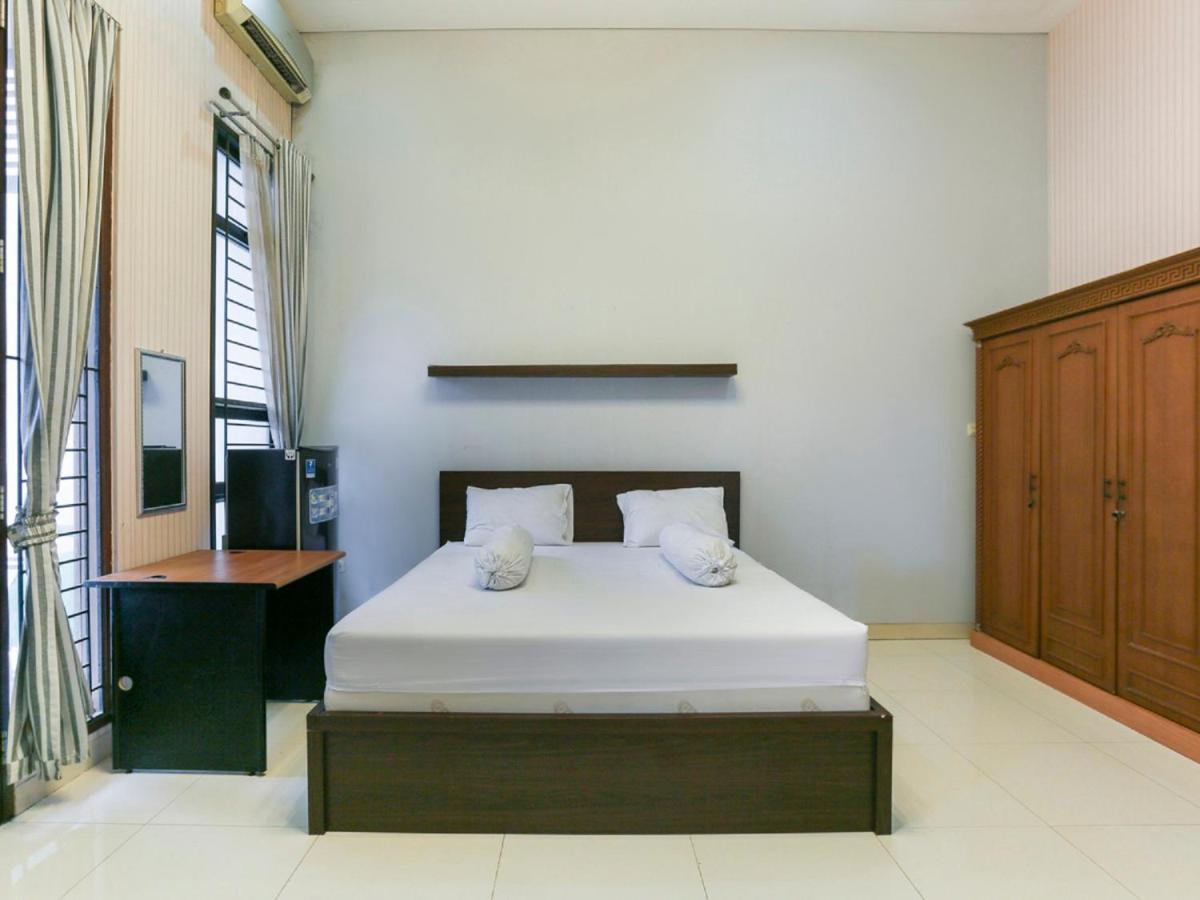 Oyo Life 3520 Indoniaga Palace Тангеранг Екстериор снимка