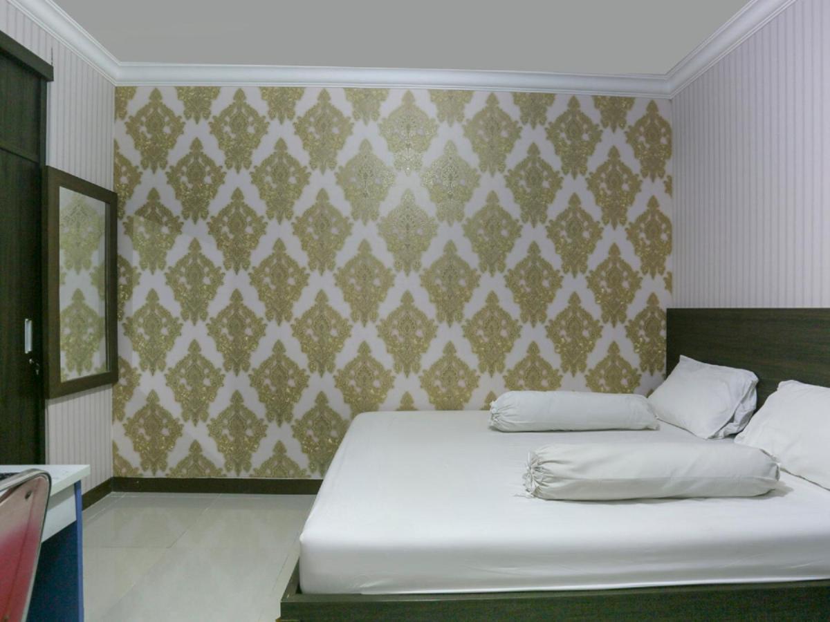 Oyo Life 3520 Indoniaga Palace Тангеранг Екстериор снимка