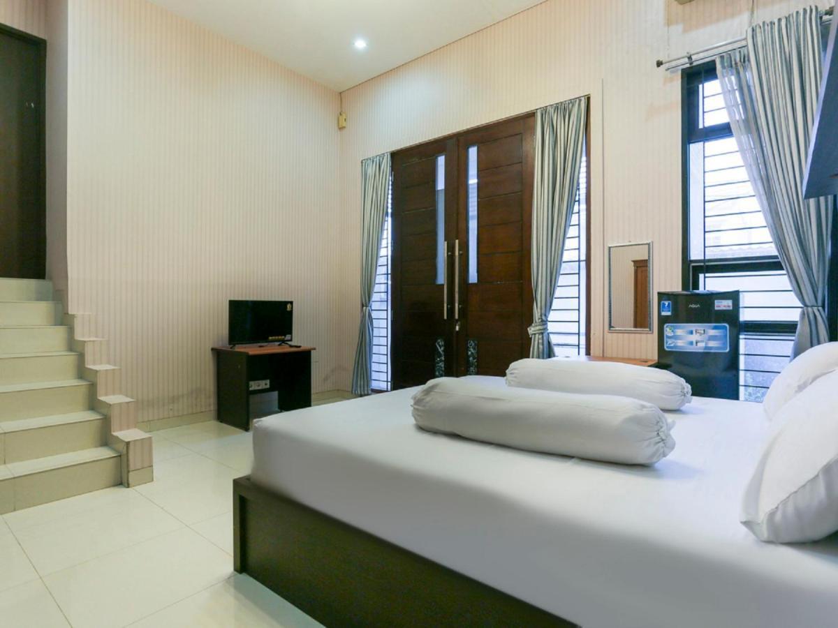 Oyo Life 3520 Indoniaga Palace Тангеранг Екстериор снимка
