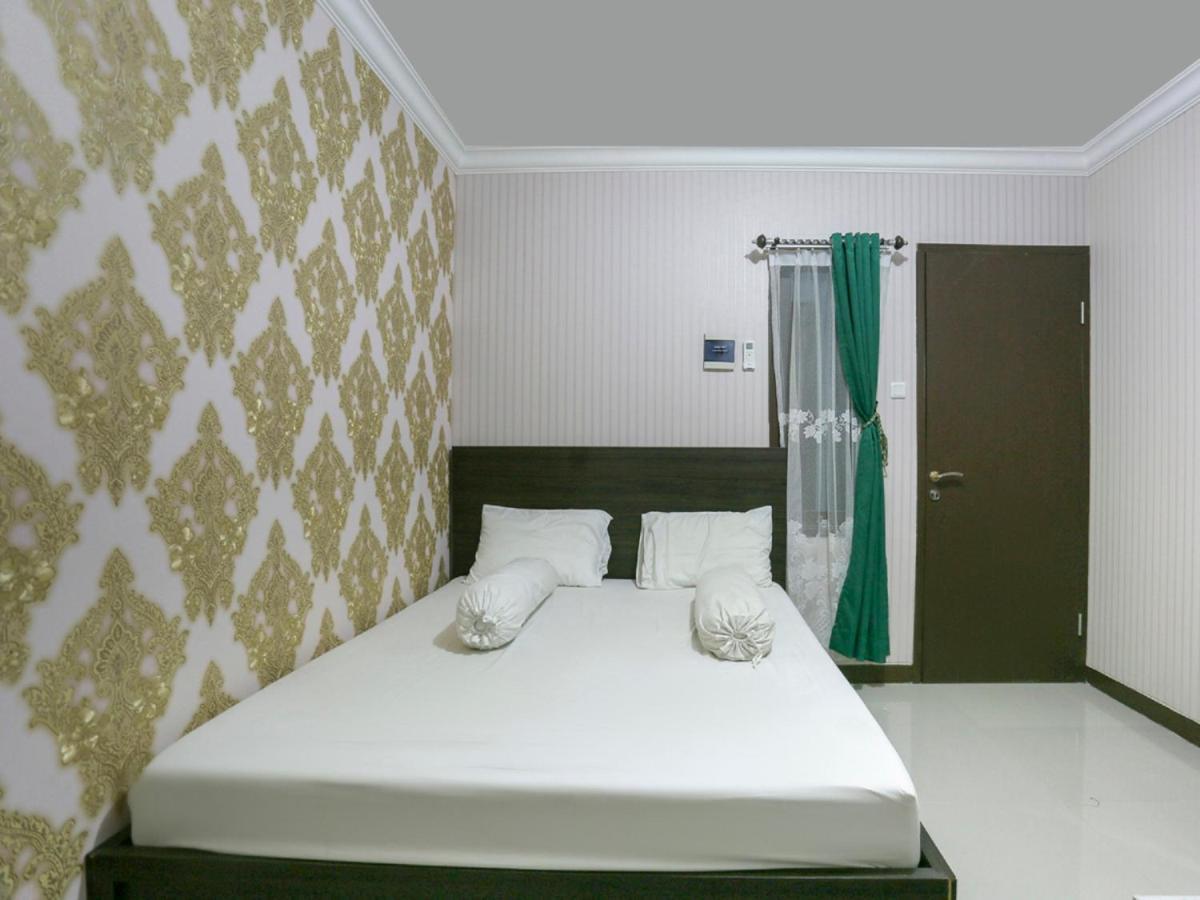 Oyo Life 3520 Indoniaga Palace Тангеранг Екстериор снимка