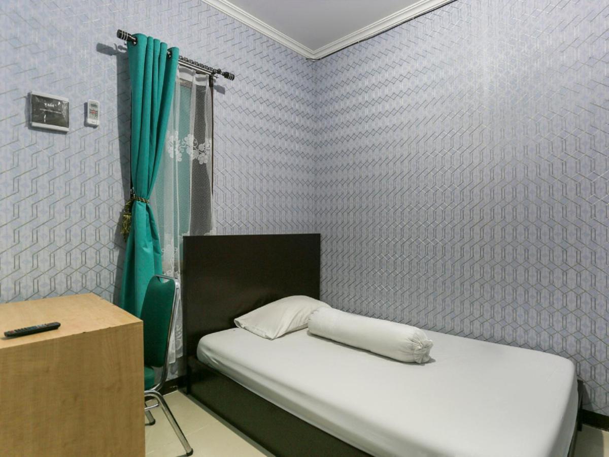 Oyo Life 3520 Indoniaga Palace Тангеранг Екстериор снимка