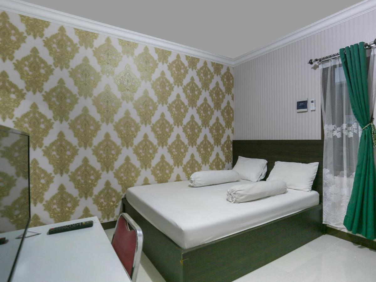 Oyo Life 3520 Indoniaga Palace Тангеранг Екстериор снимка