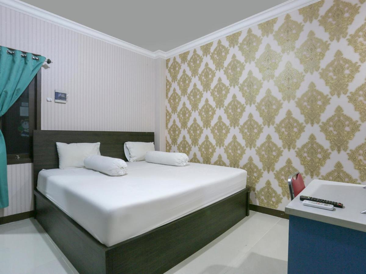Oyo Life 3520 Indoniaga Palace Тангеранг Екстериор снимка