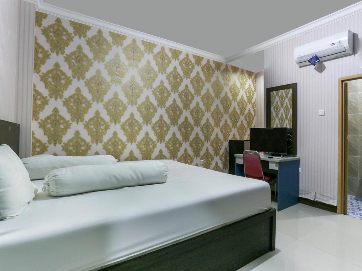 Oyo Life 3520 Indoniaga Palace Тангеранг Екстериор снимка
