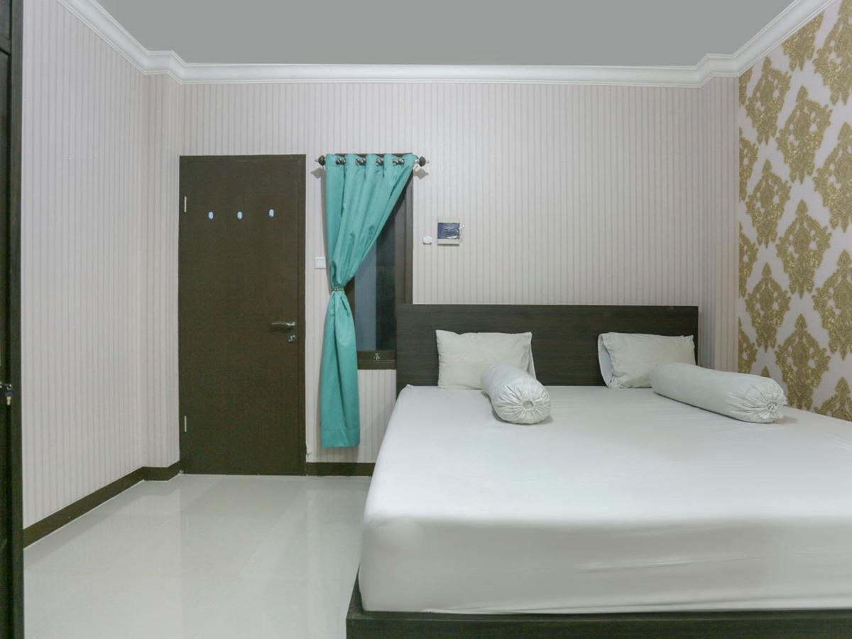 Oyo Life 3520 Indoniaga Palace Тангеранг Екстериор снимка